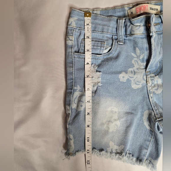 🌸 Floral Light Wash Distressed Denim Shorts - Girls Size 8 NWOT 🌸 - Picture 7 of 7